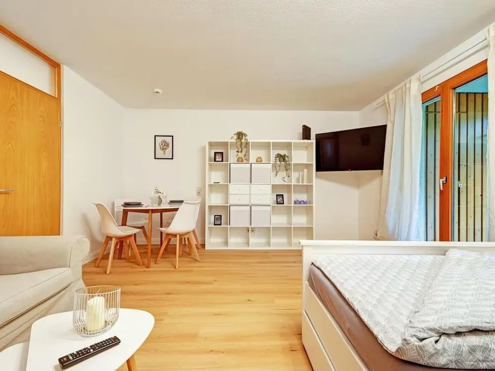 Modern möblierte 1-Zimmer-Wohnung mit Terrasse und TG-Stellplatz in ruhiger Lage in Böblingen