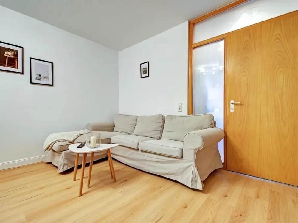 Modern möblierte 1-Zimmer-Wohnung mit Terrasse und TG-Stellplatz in ruhiger Lage in Böblingen