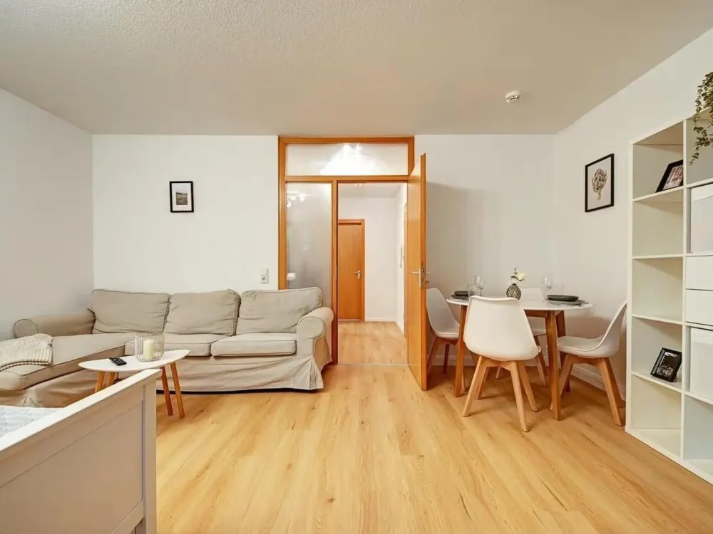 Modern möblierte 1-Zimmer-Wohnung mit Terrasse und TG-Stellplatz in ruhiger Lage in Böblingen