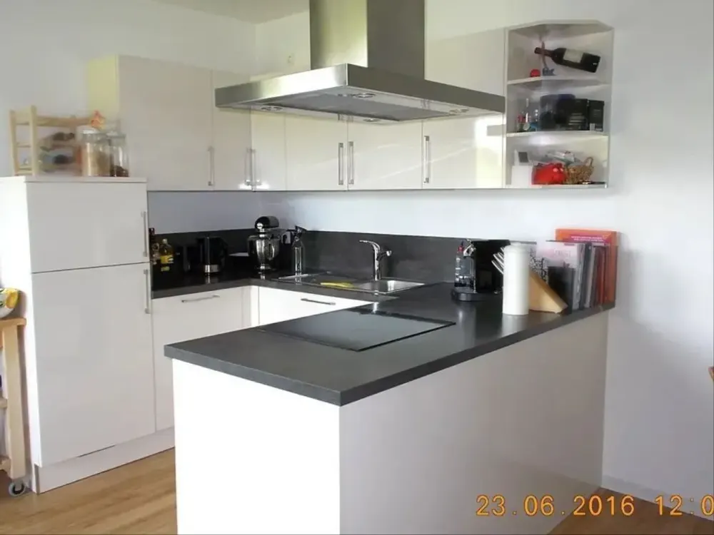 Beautiful 3-Room Apartment with Fitted Kitchen and Terrace!