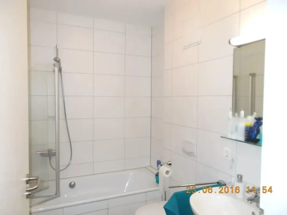 Beautiful 3-Room Apartment with Fitted Kitchen and Terrace!