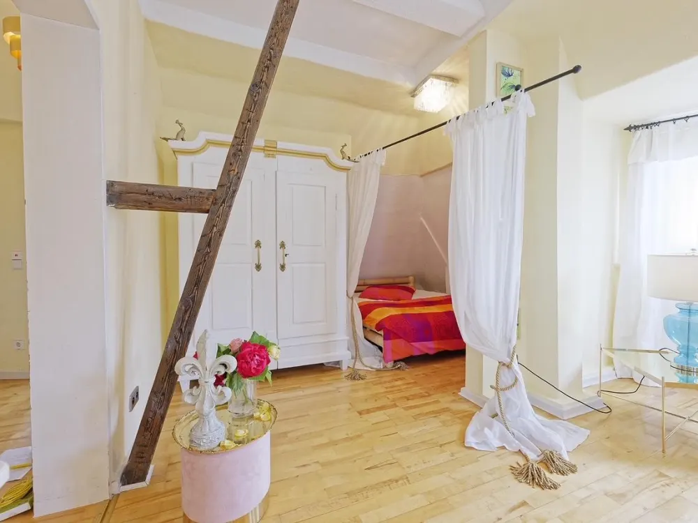 exclusive DG Loft- Maisonettewohnung in Jugendstilvilla in Park