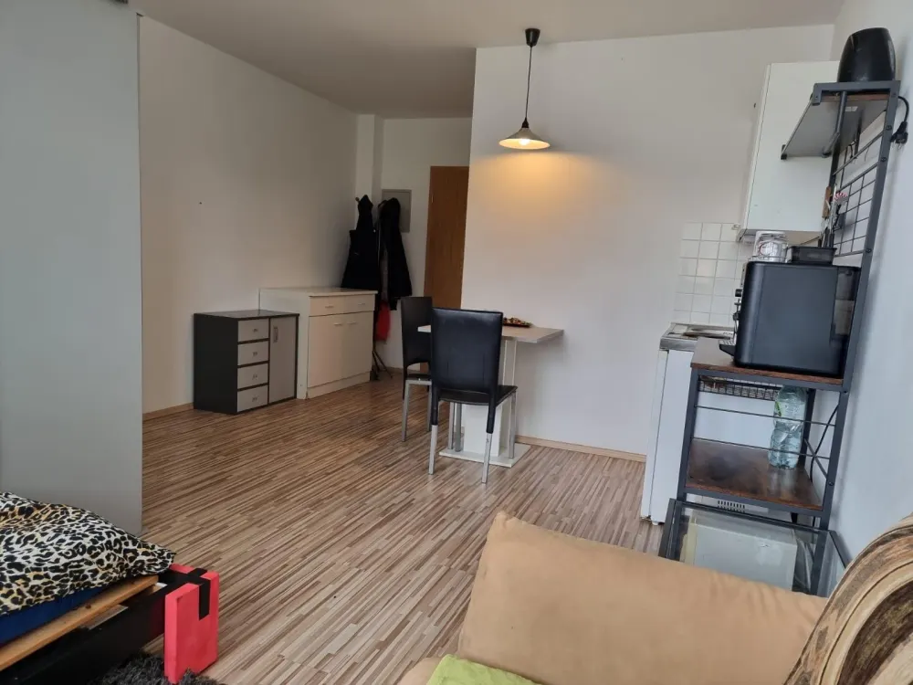 Nachmieter gesucht ab dem 01.08 für ein ca. 25m Einzelzimmer