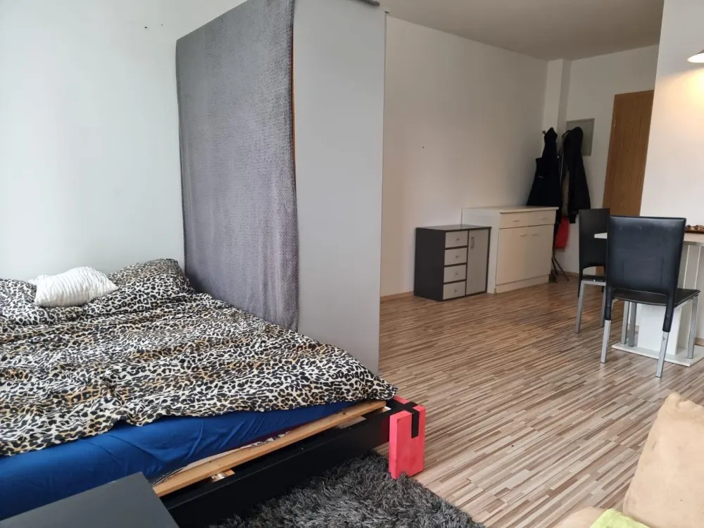 Nachmieter gesucht ab dem 01.08 für ein ca. 25m Einzelzimmer