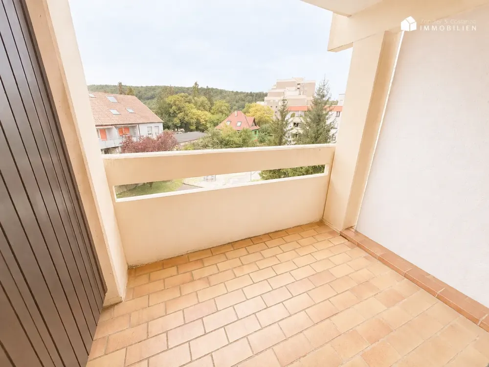 BOTNANG: Renovated 1.5-Room Apartment * Balcony * New Fitted Kitchen * Parquet * Optional Garage * AVAILABLE *