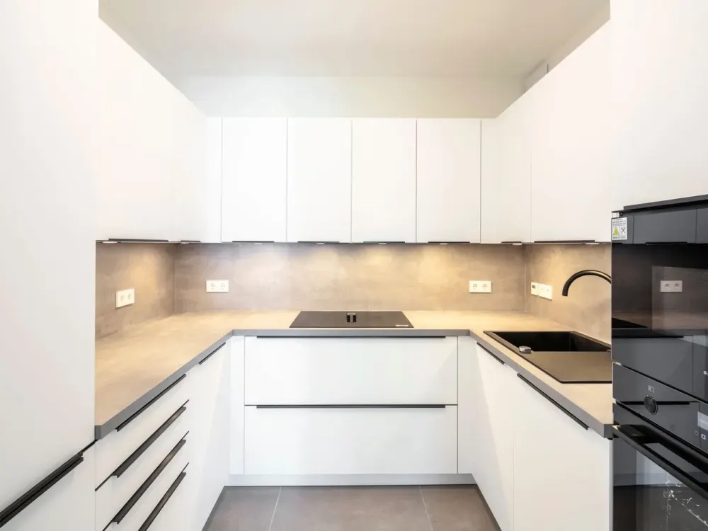 Comfortable 2-Room Apartment on the 4th Floor with Large South-Facing Terrace and Green View