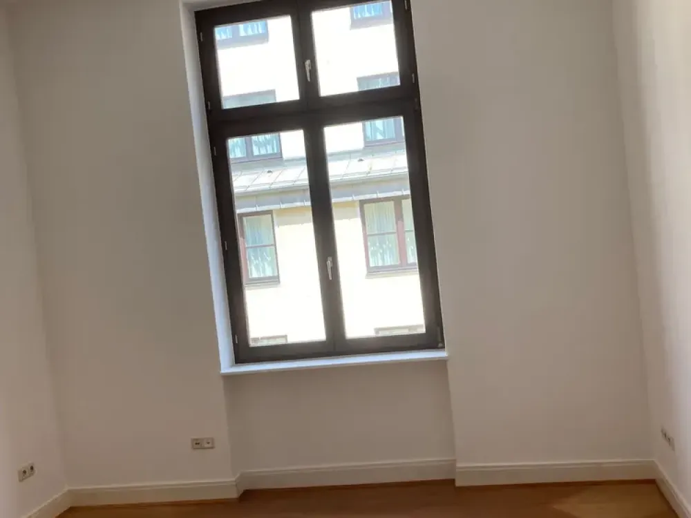Große Altbauwohnung in direkter Bahnhofsnähe