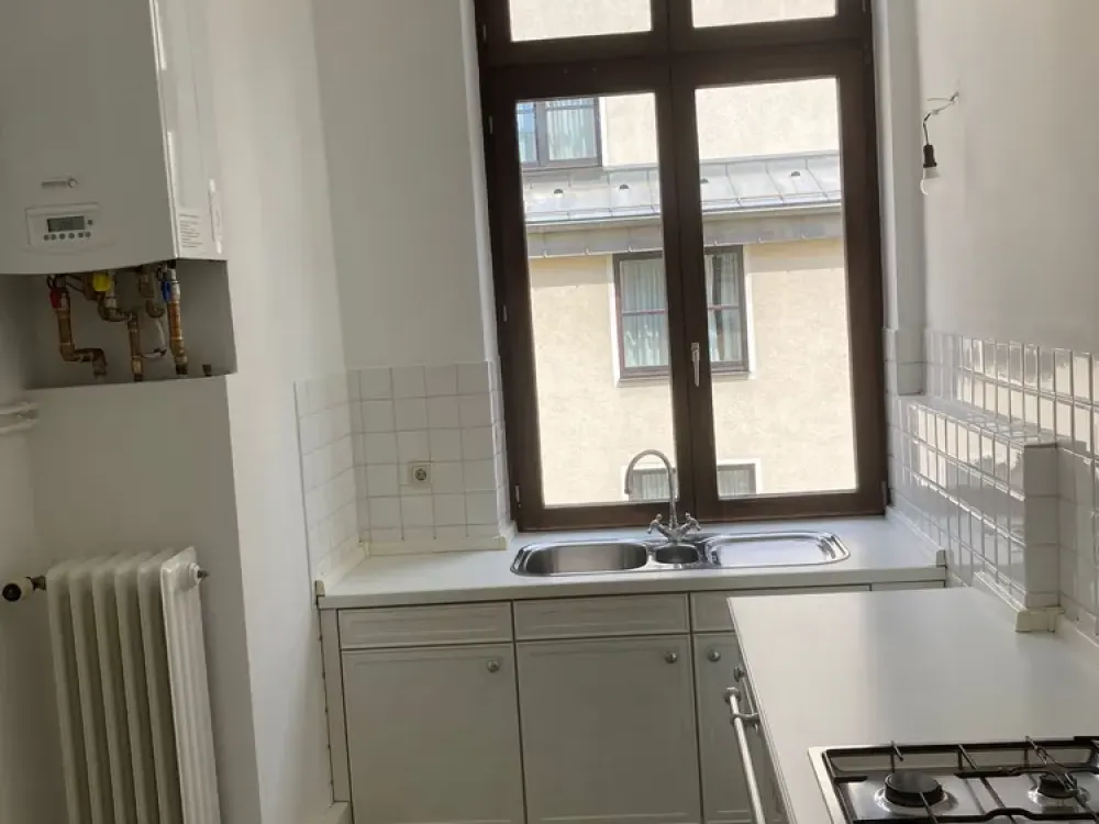 Große Altbauwohnung in direkter Bahnhofsnähe
