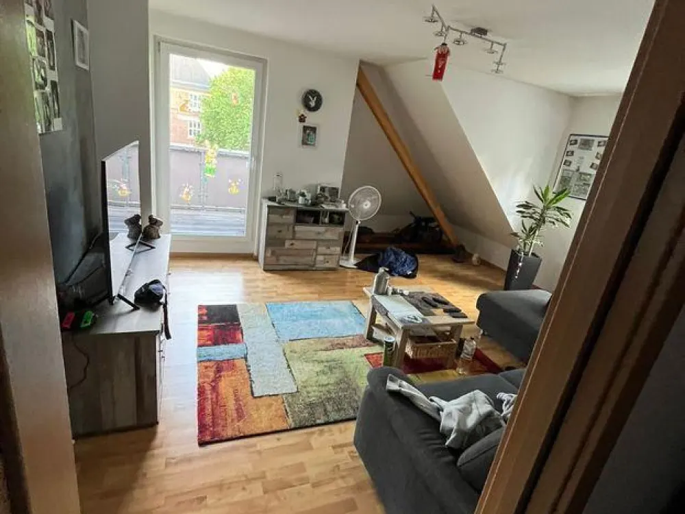 Gepflegte Dachgeschosswohnung, 3,5 Zimmern und Balkon in Dortmund