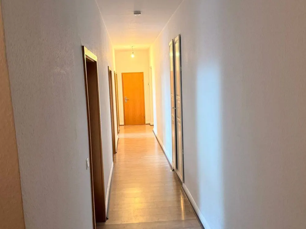 Spacious 5-Room Ground Floor Apartment with Garden Area, Suitable for Shared Living
