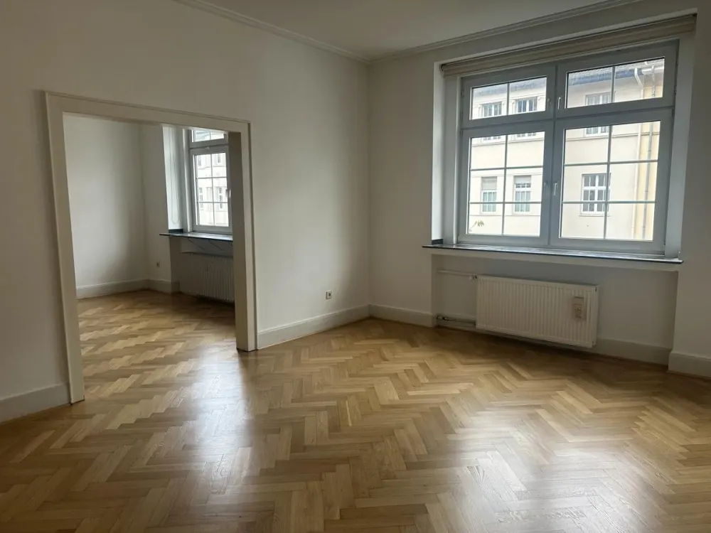 Charmante Altbauwohnung in D-Oberkassel mit 2 Balkonen