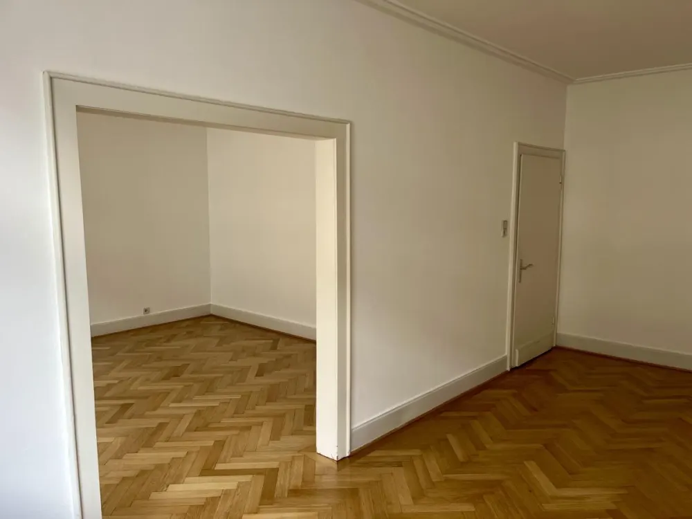 Charmante Altbauwohnung in D-Oberkassel mit 2 Balkonen