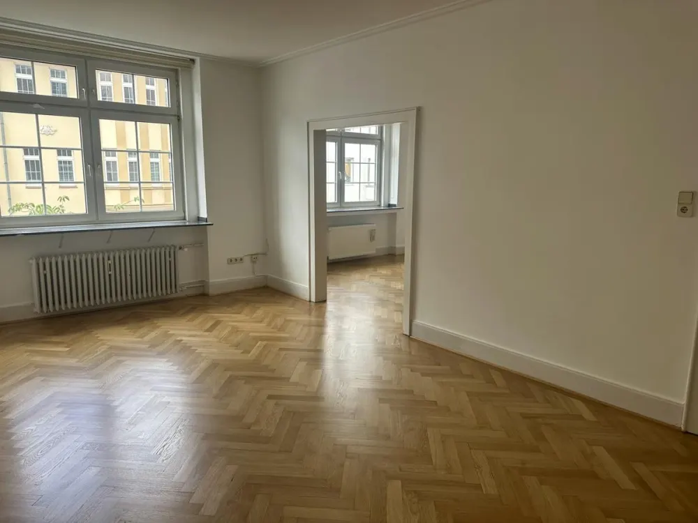 Charmante Altbauwohnung in D-Oberkassel mit 2 Balkonen