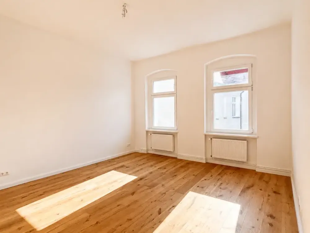 Lichtdurchflutete Wohnung mit einer Einbauküche und Regendusche