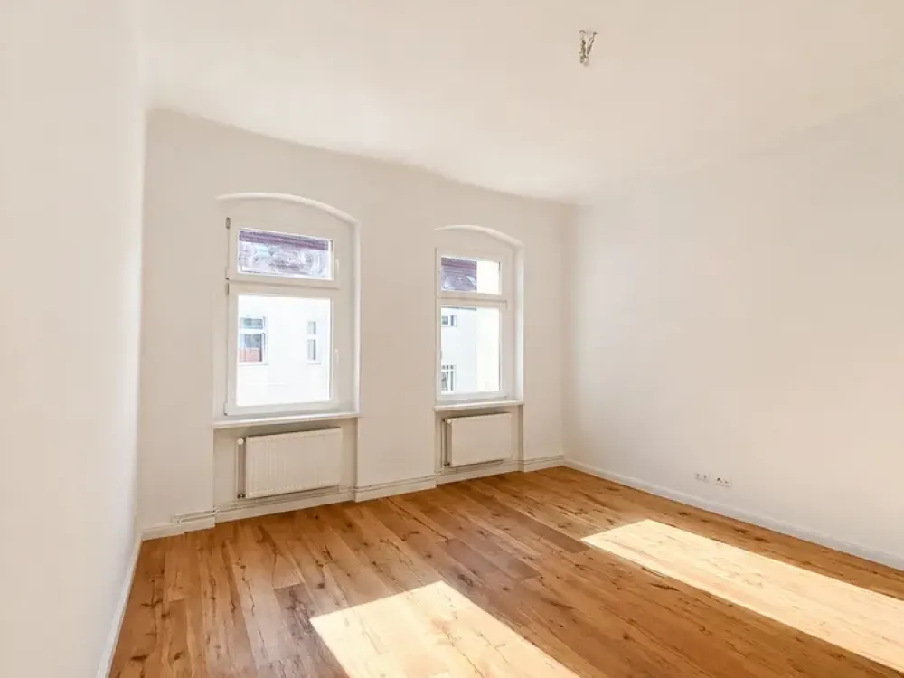 Lichtdurchflutete Wohnung mit einer Einbauküche und Regendusche