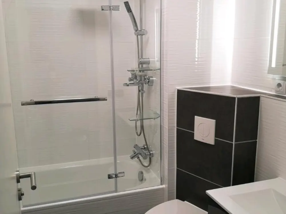 1.5 Room Apartment Kitchen Balcony Bathtub Underfloor Heating in Bathroom
