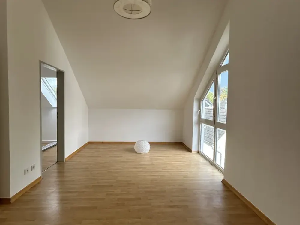 Renovated 4.5-Room Apartment in Bergisch Gladbach