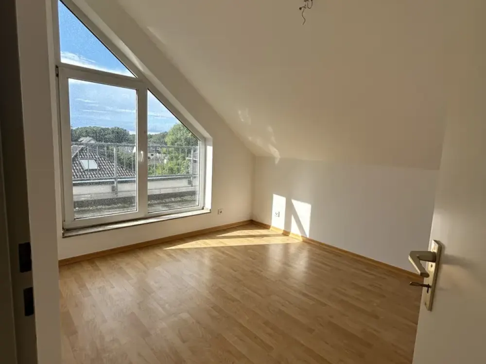 Renovated 4.5-Room Apartment in Bergisch Gladbach