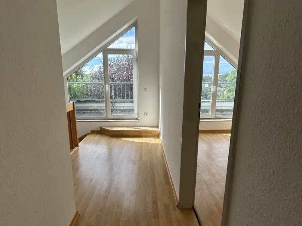 Renovated 4.5-Room Apartment in Bergisch Gladbach