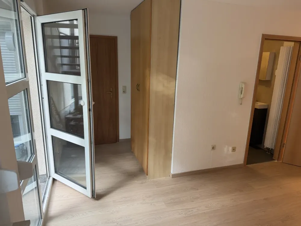Sanierte 1-Zimmer-Studenten-Wohnung mit Terrasse am Burgberg