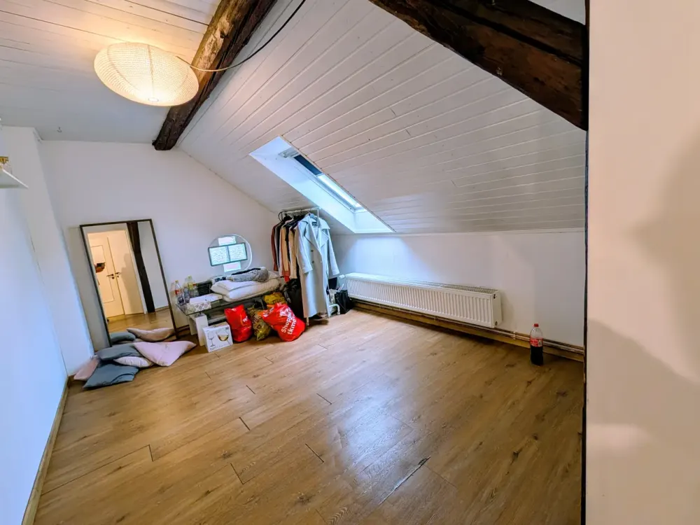 Wohnen mit Charakter: teilmöblierte DG-Zweizimmerwohnung im Dorfkern