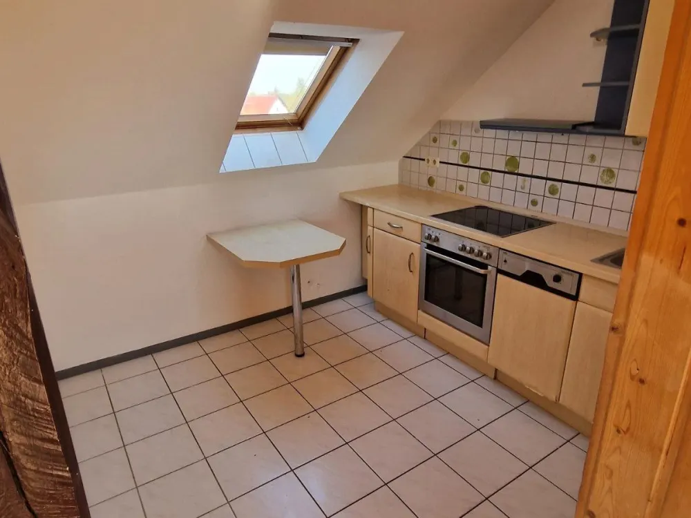 Bright 3-Room Apartment with Spacious Living Area in Arnstadt