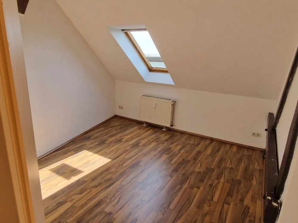 Bright 3-Room Apartment with Spacious Living Area in Arnstadt
