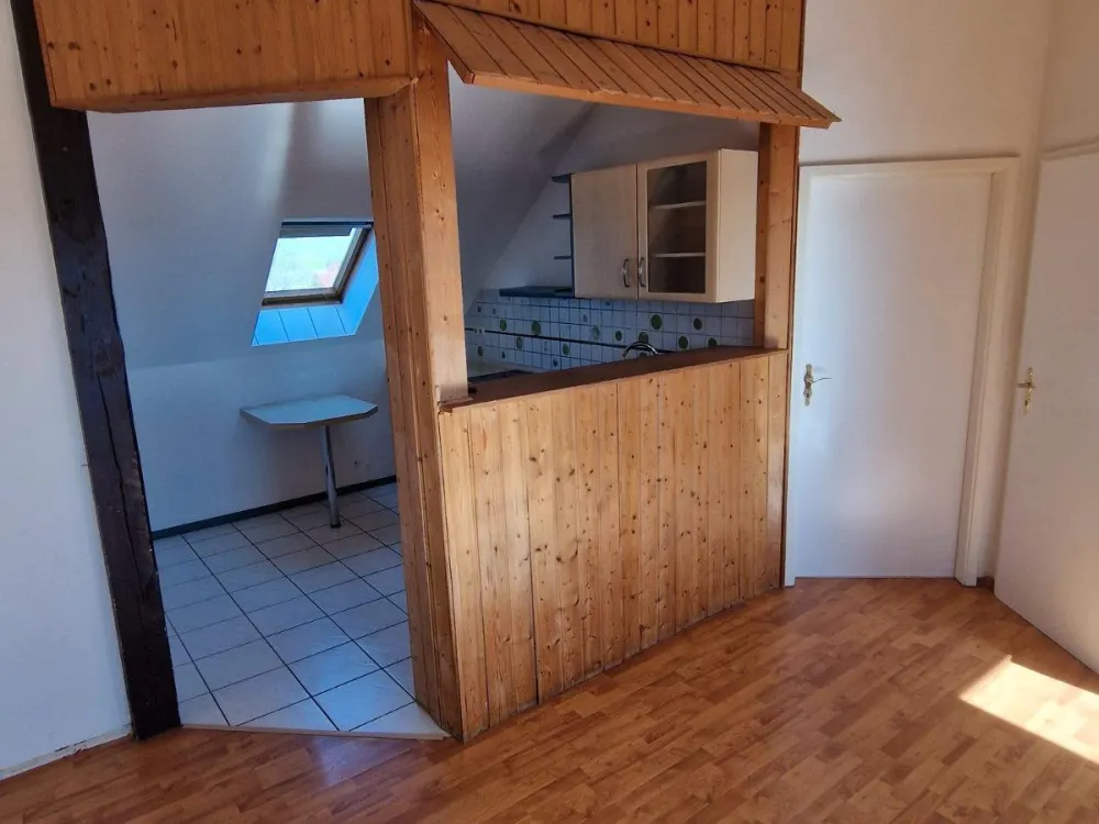 Bright 3-Room Apartment with Spacious Living Area in Arnstadt