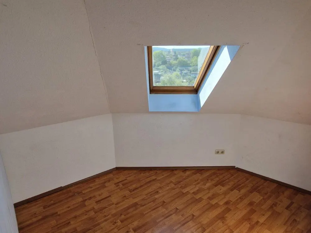 Bright 3-Room Apartment with Spacious Living Area in Arnstadt