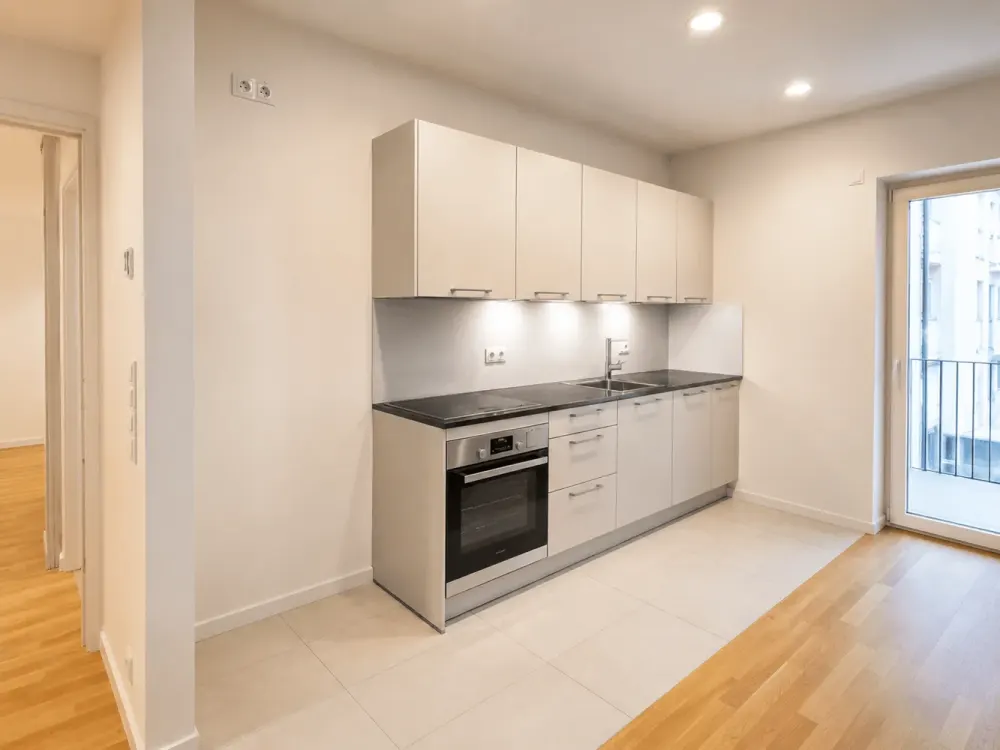 Central 1-Room Apartment | Large Balcony | Fitted Kitchen | Underfloor Heating