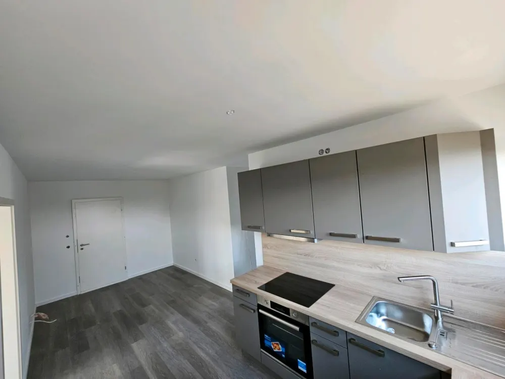 3er Studenten WG Handwerker Wohnung ab 01.11.2026 zu vermieten.