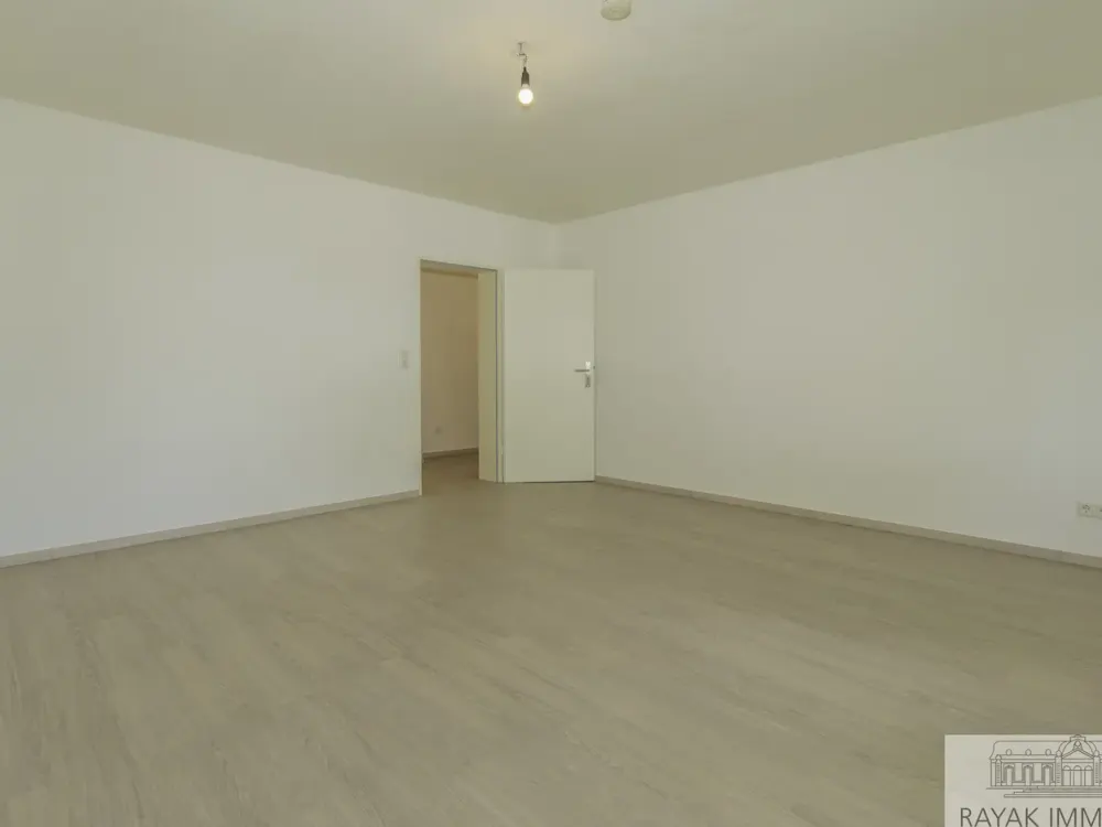Renovierte 2-Zimmer-Erdgeschosswohnung zu vermieten in Düsseldorf-Garath - Rayak Immobilien Ihr Makl