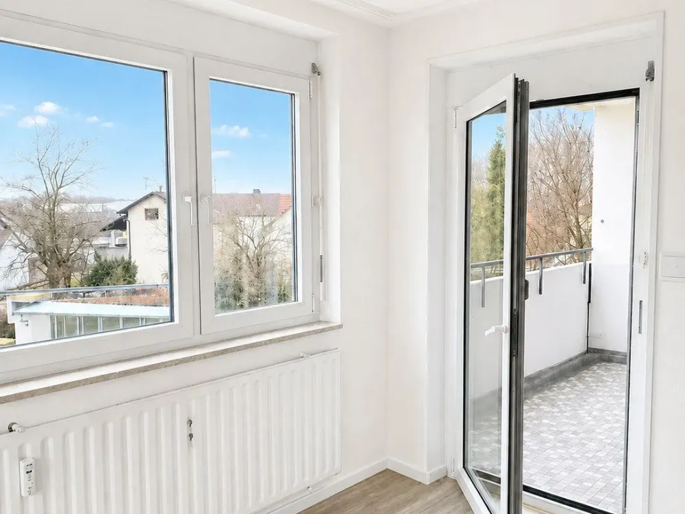Frisch saniert: 2,5-Zimmer-Wohnung, Multifunktionsraum, Südbalkon