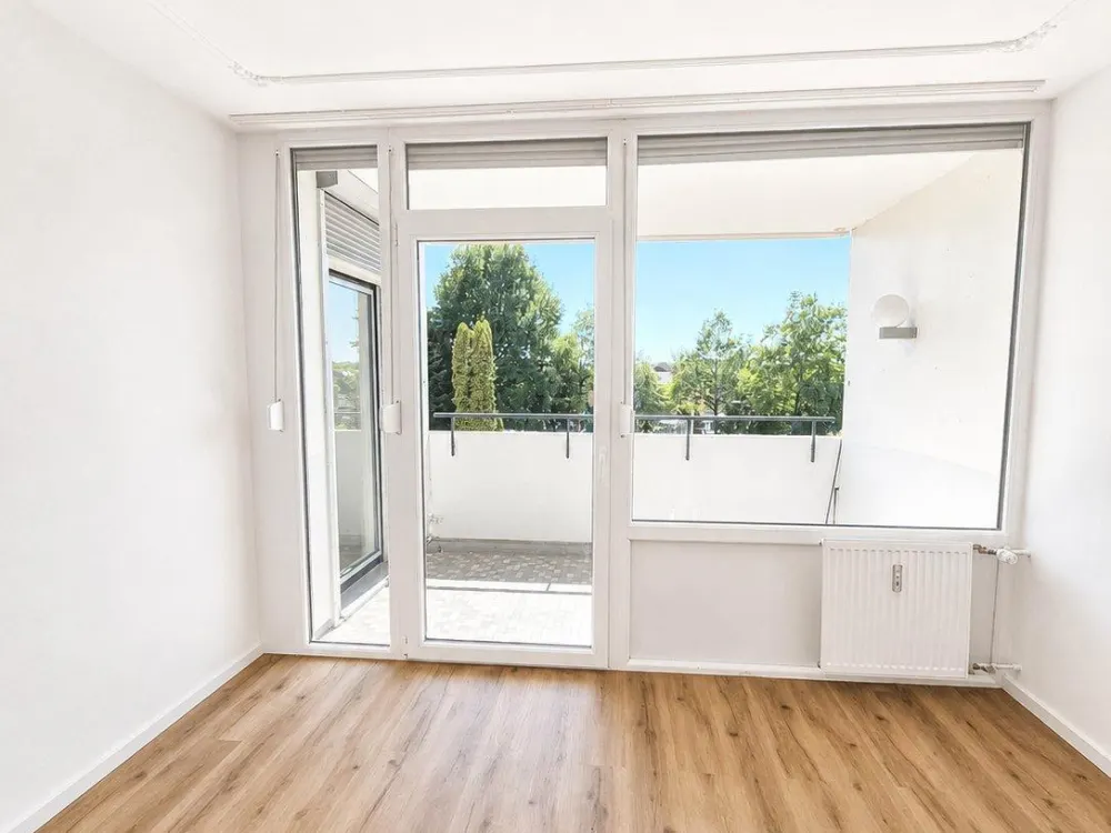Frisch saniert: 2,5-Zimmer-Wohnung, Multifunktionsraum, Südbalkon