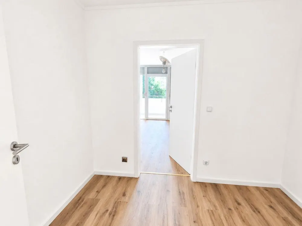 Frisch saniert: 2,5-Zimmer-Wohnung, Multifunktionsraum, Südbalkon