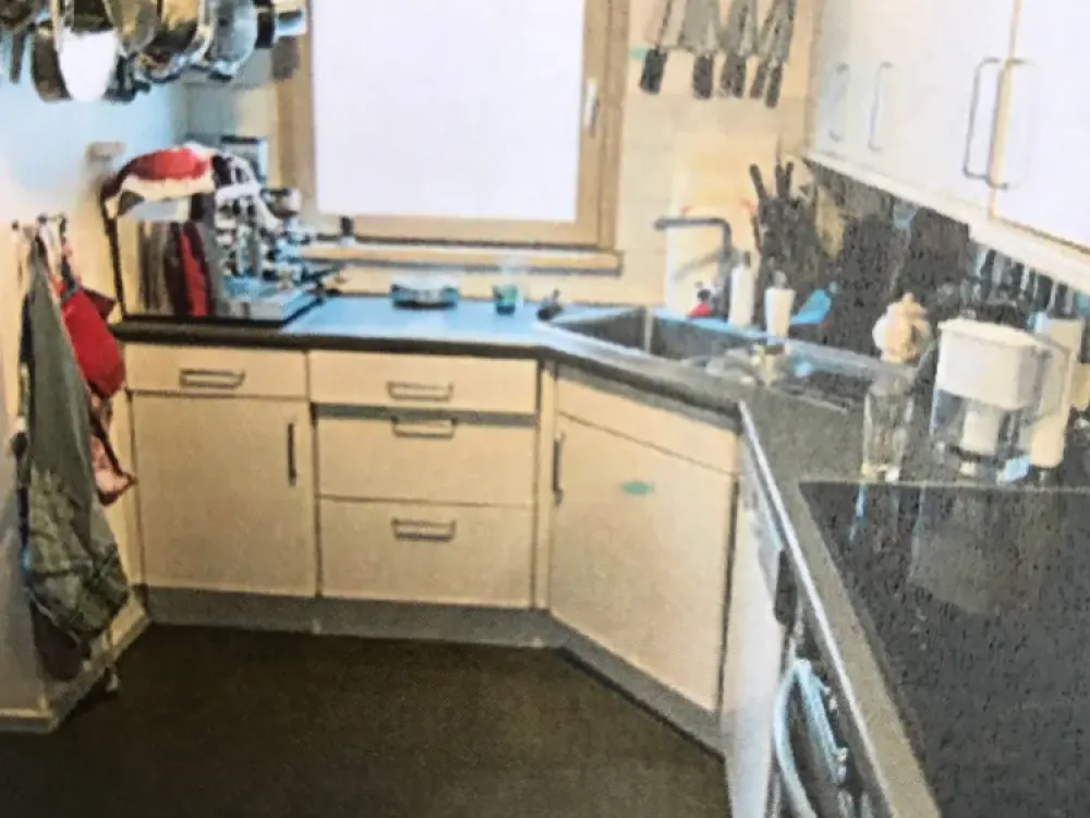 Modernized 5-Room Apartment with Fitted Kitchen in Offenbach Westend at Dreieichpark