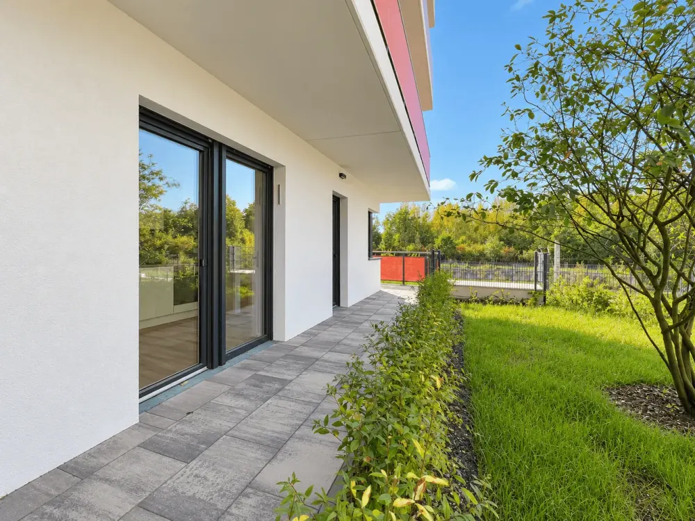 NEW BUILDING AT NEUER PARK | One room, two terrace accesses, many possibilities