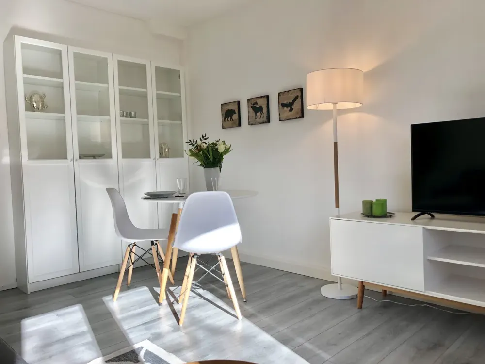 2-Zimmer-Wohnung möbliert mit Balkon! Bestlage in Stuttgart! Für 10 Monate!