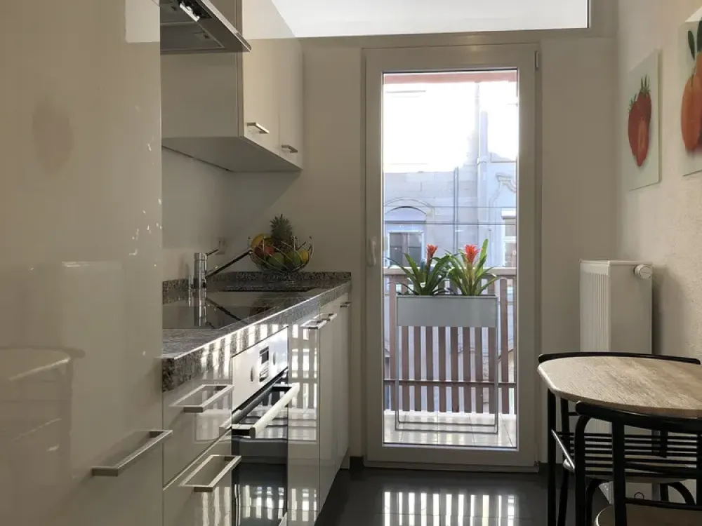 2-Zimmer-Wohnung möbliert mit Balkon! Bestlage in Stuttgart! Für 10 Monate!