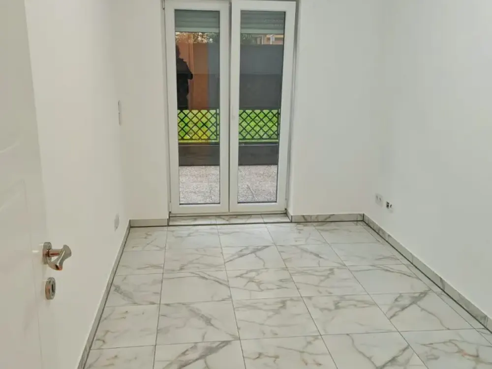 2-Zi Neubau im ERDGERSCHOSS - Franz-Körner-Str. ZWEITBEZUG, EBK, LUXUS Bad MIT TERRASSE - PER SOFORT