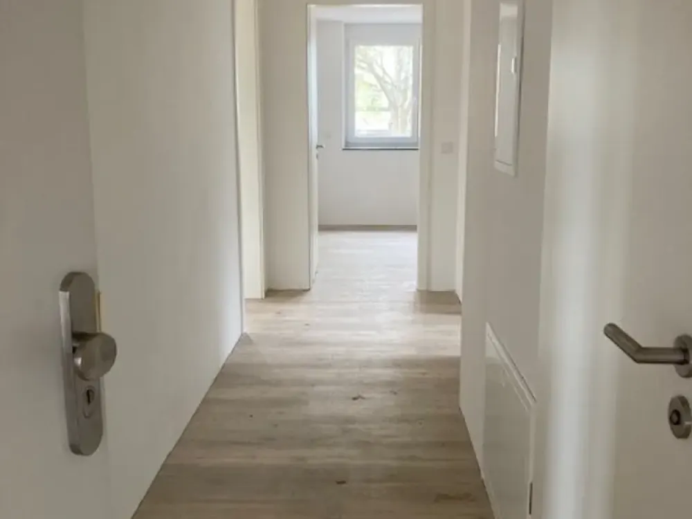 Große 3-Zimmer Wohnung mit Balkon und Einbauküche