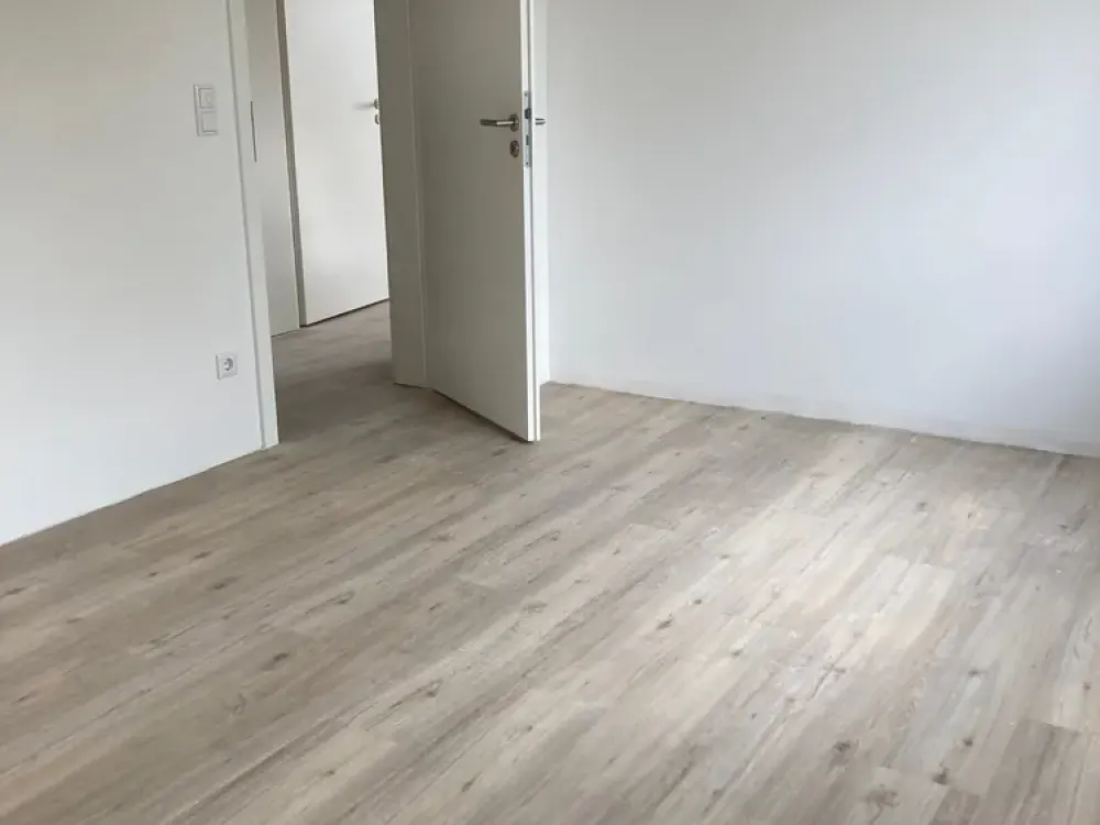 Große 3-Zimmer Wohnung mit Balkon und Einbauküche