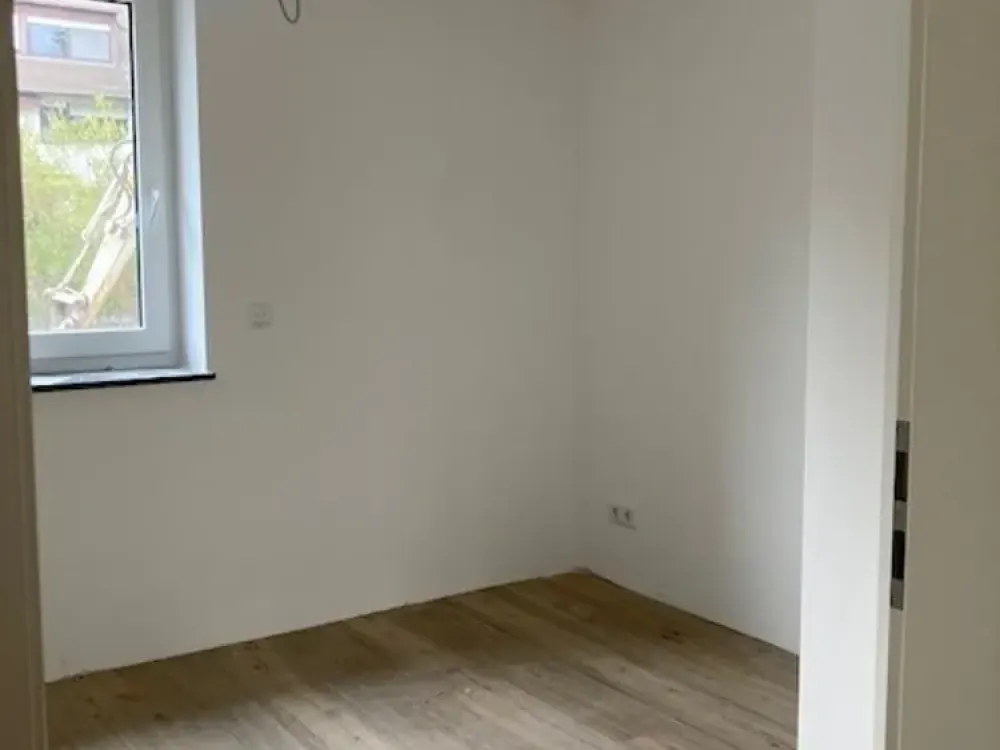 Große 3-Zimmer Wohnung mit Balkon und Einbauküche