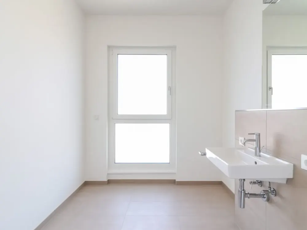 Sonnendurchflutete Etagenwohnung mit zwei Balkonen, moderner EBK und Tageslichtbad!