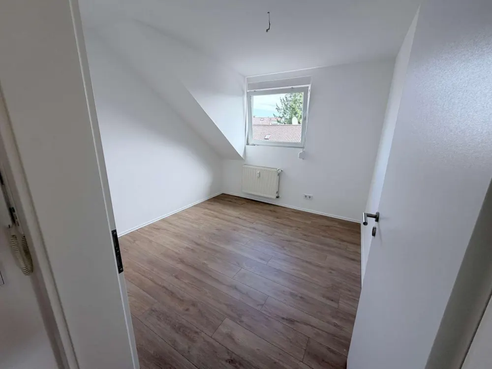Moderne, kernsanierte Dachgeschosswohnung in Bruchköbel, stilvoll wohnen auf ca. 30 m²