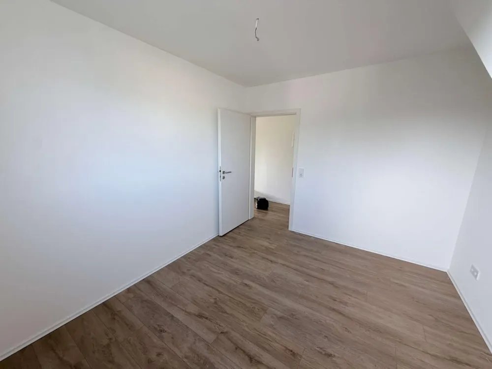 Moderne, kernsanierte Dachgeschosswohnung in Bruchköbel, stilvoll wohnen auf ca. 30 m²