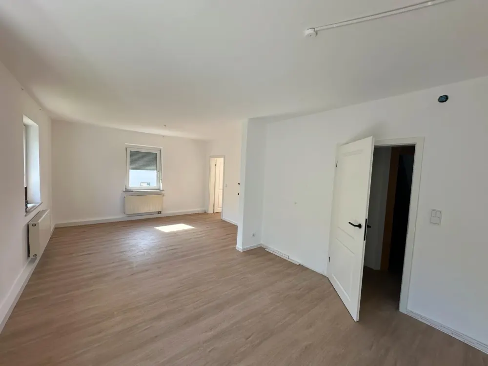 Bright 3-Room Apartment with Kitchen and Bathroom