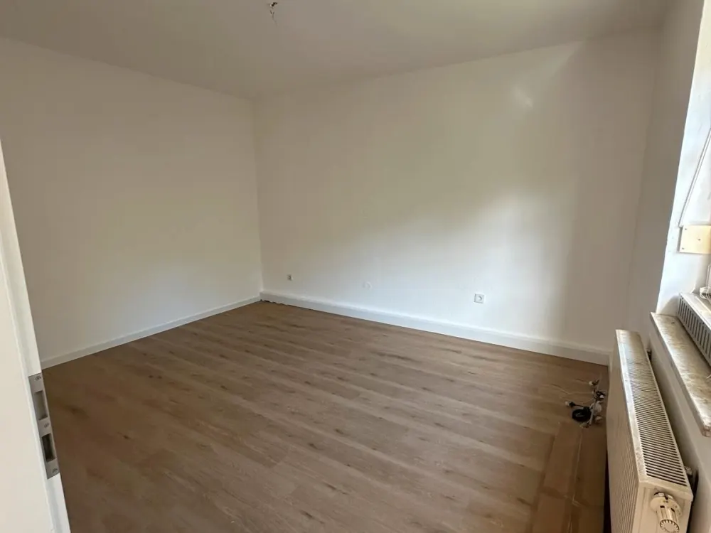 Bright 3-Room Apartment with Kitchen and Bathroom