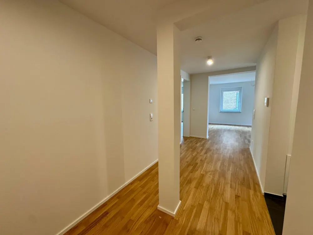 Stilvoll sanierter Altbau mit Balkon in zentraler Lage
