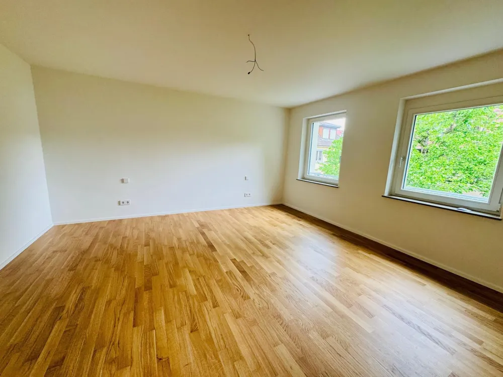 Stilvoll sanierter Altbau mit Balkon in zentraler Lage